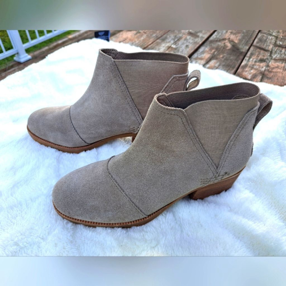 Sorel Leather Ankle Chelsea Boots Size 7.5. Tan color